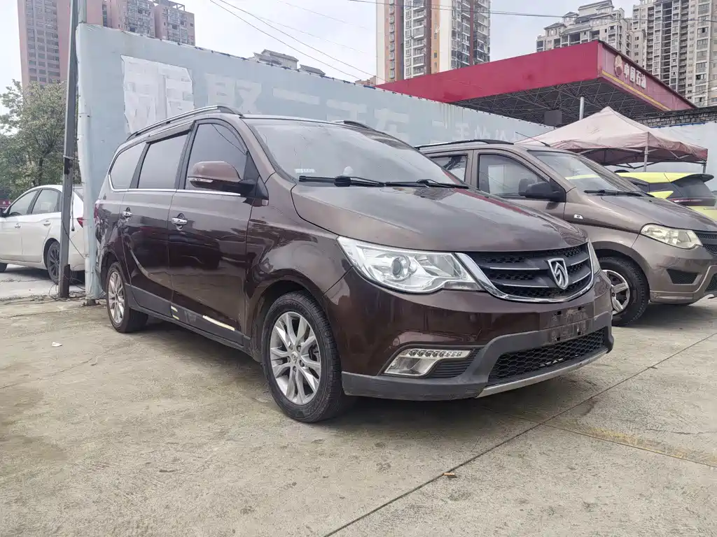 Baojun 730 1.5 L Manual Luxury Navigation ESP 7-seat