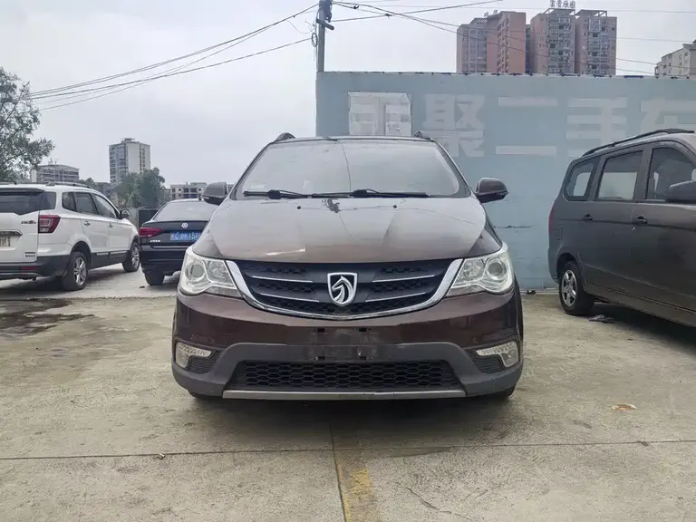 Baojun 730 1.5 L Manual Luxury Navigation ESP 7-seat