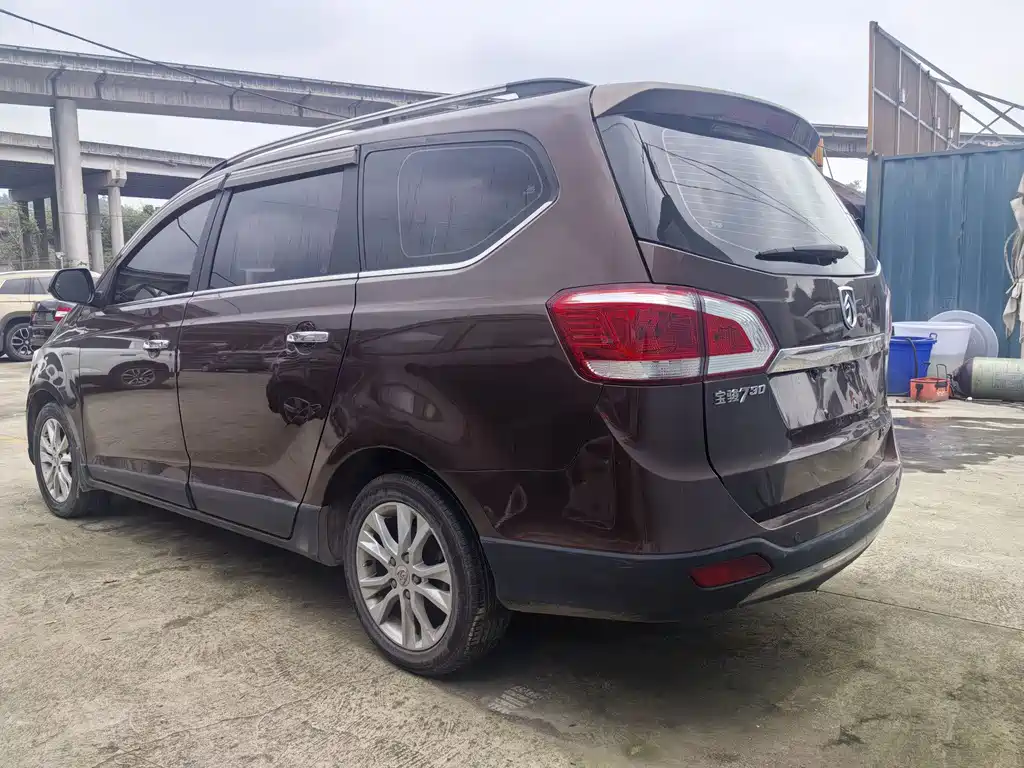 Baojun 730 1.5 L Manual Luxury Navigation ESP 7-seat