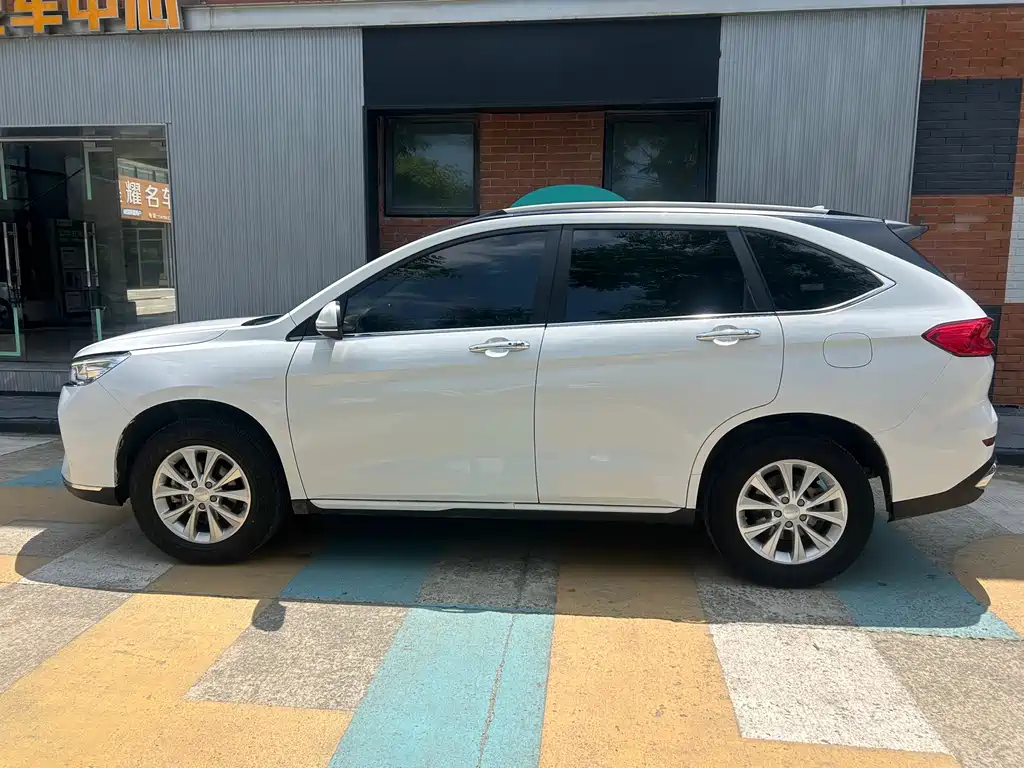 Haval M6 哈弗M6 2024款 PLUS 1.5 T DCT花生好车定制版
