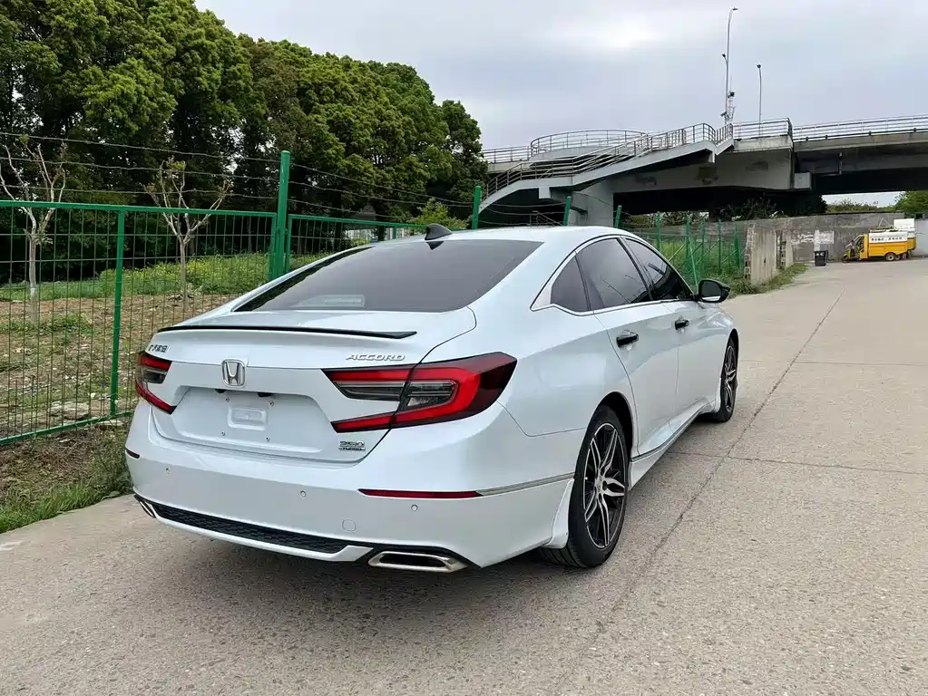 Accord 260 TURBO Phantom Night · Distinguished