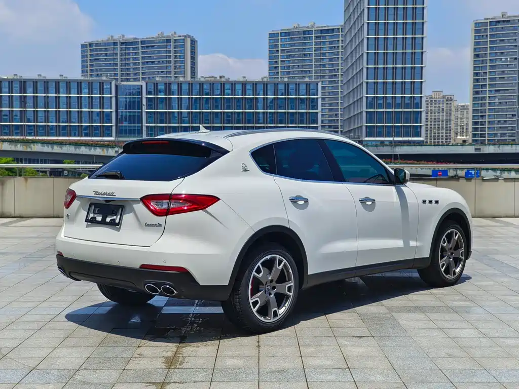 Levante 3.0 T Standard