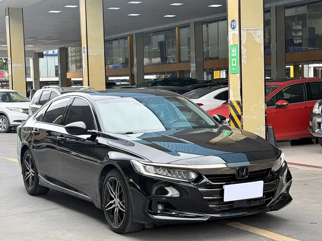 Accord 260 TURBO Phantom Night · Distinguished