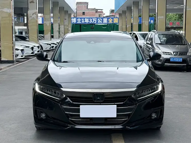 Honda Accord 260 TURBO Phantom Night · Distinguished