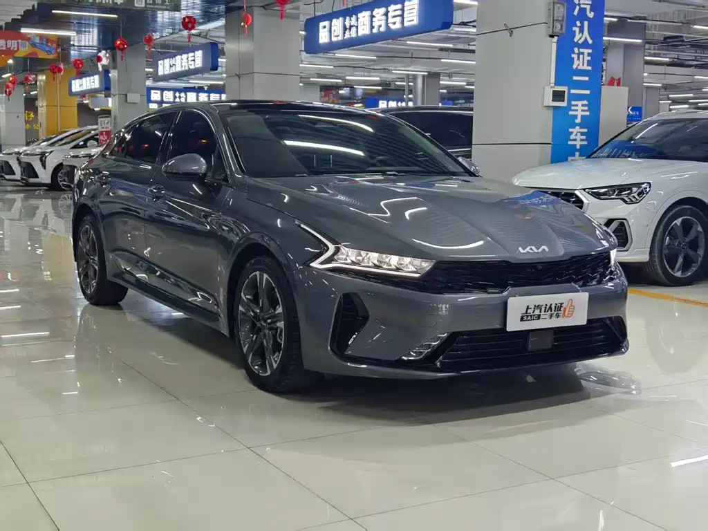 Kia K5 起亚K5 2025款 1.5 T 尊贵版