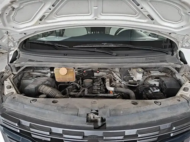 Dongfeng Lingzhi PLUS 1.5 T Manual Luxury 7-seat