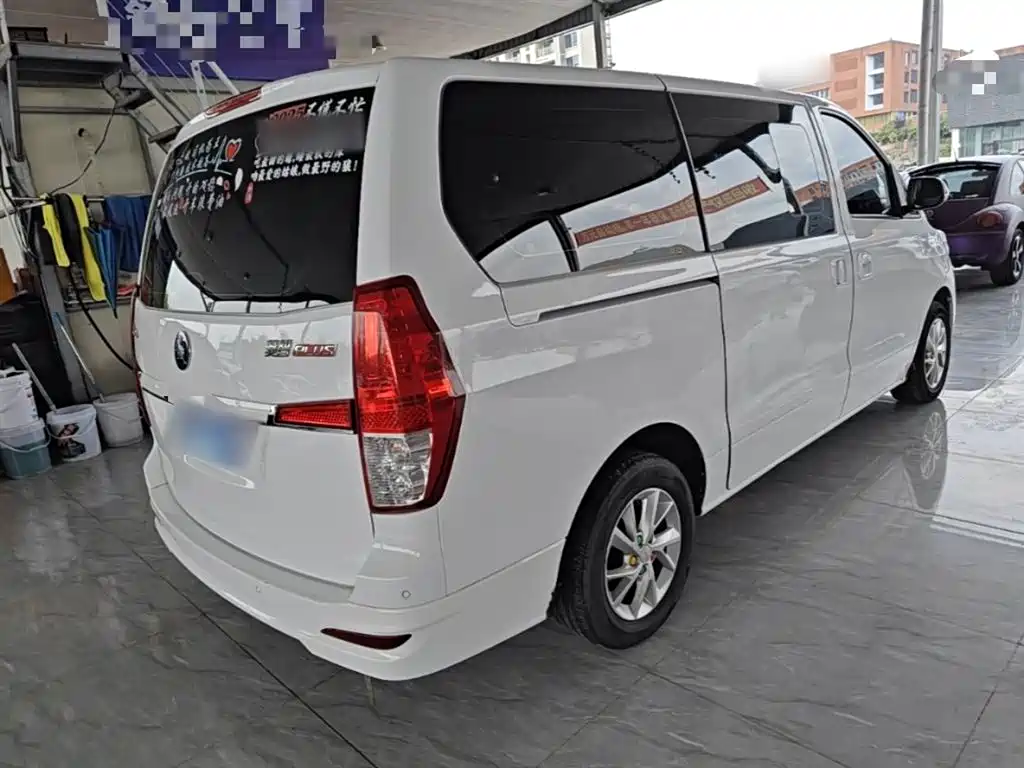 Lingzhi PLUS 1.5 T Manual Luxury 7-seat