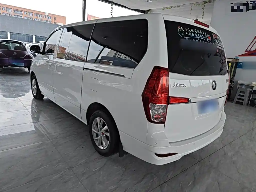 Lingzhi PLUS 1.5 T Manual Luxury 7-seat