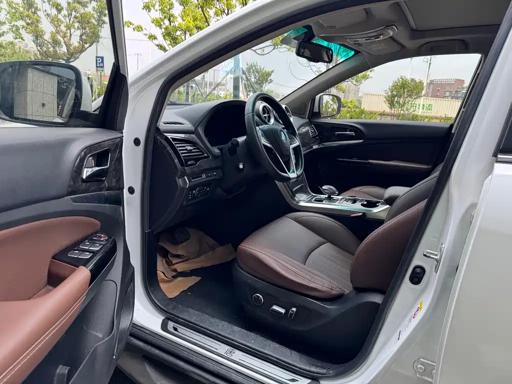 Tang NEV 2.0 T Full-time 4 WD Elegant Luxury