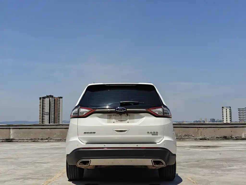 Edge EcoBoost 245 2 WD Platinum Sharp 5-seat
