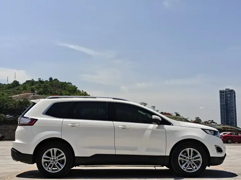 Ford Edge EcoBoost 245 2 WD Platinum Sharp 5-seat
