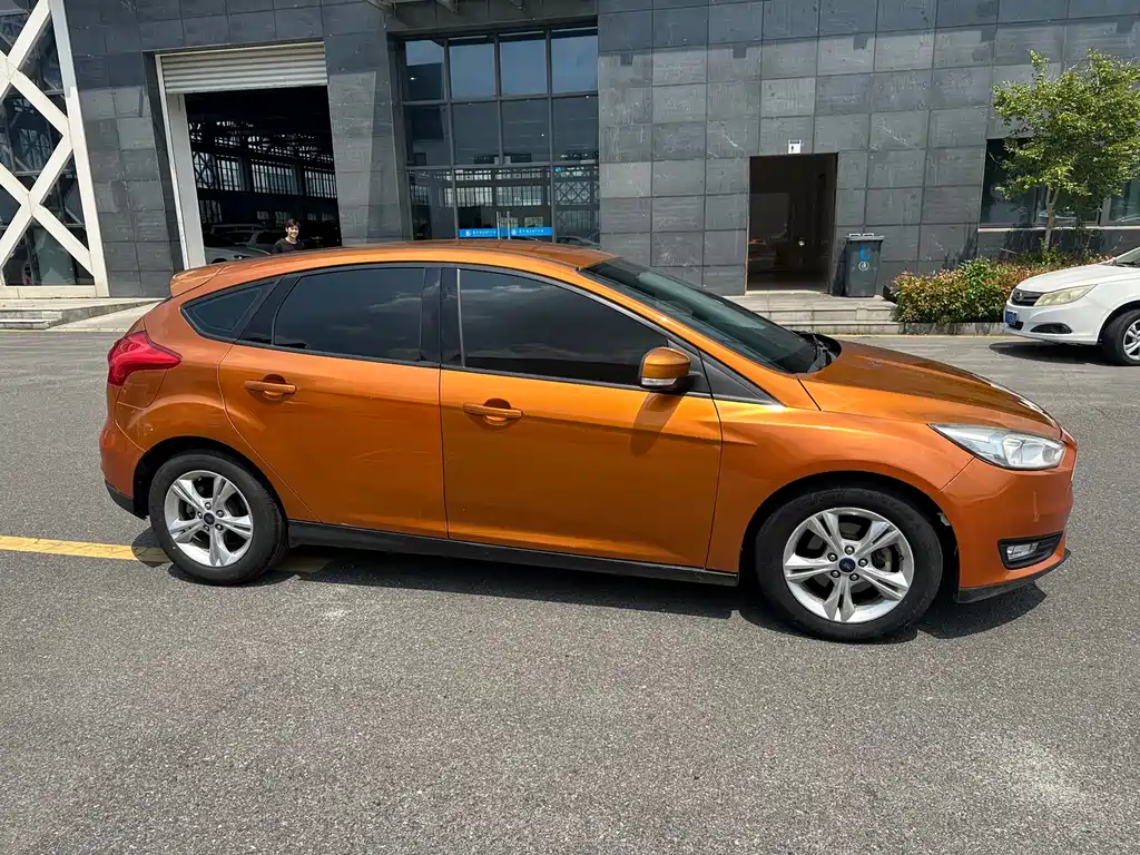 Focus Hatchback 1.6 L Auto Comfort