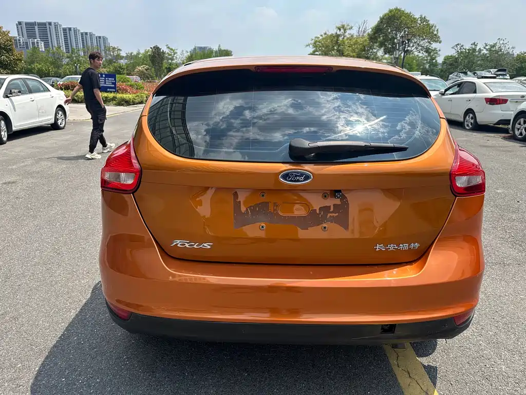 Focus Hatchback 1.6 L Auto Comfort