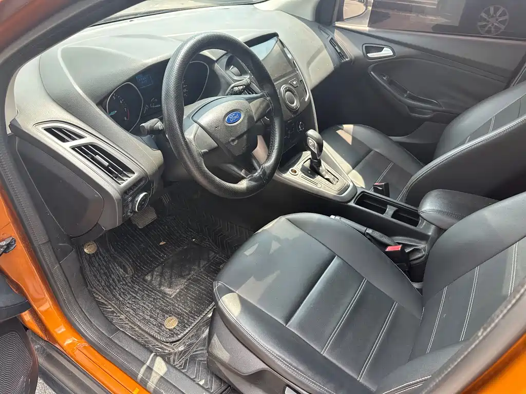 Focus Hatchback 1.6 L Auto Comfort