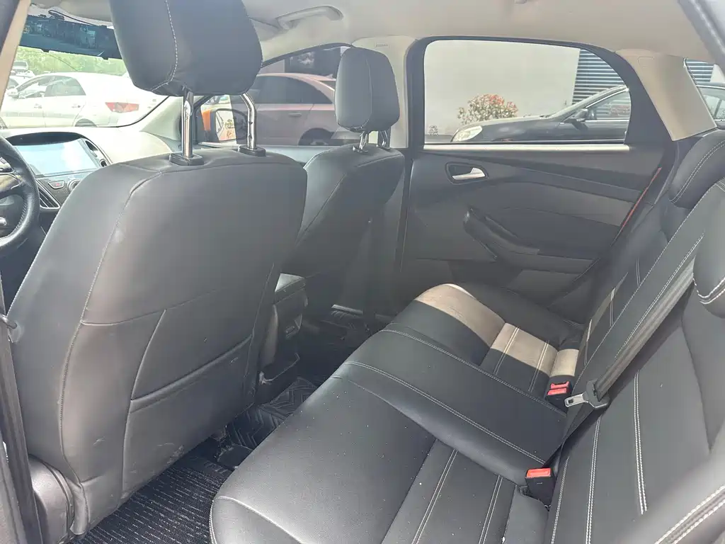 Focus Hatchback 1.6 L Auto Comfort