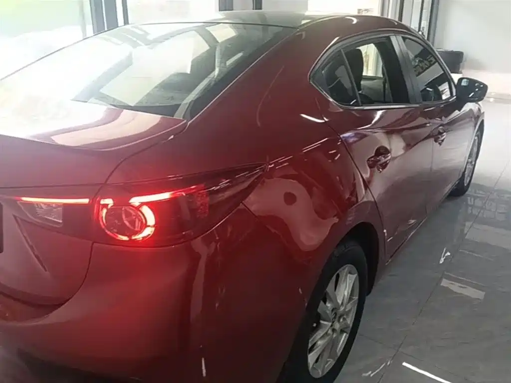Mazda 3 Axela Sedan 1.5 L Auto Luxury CN-V