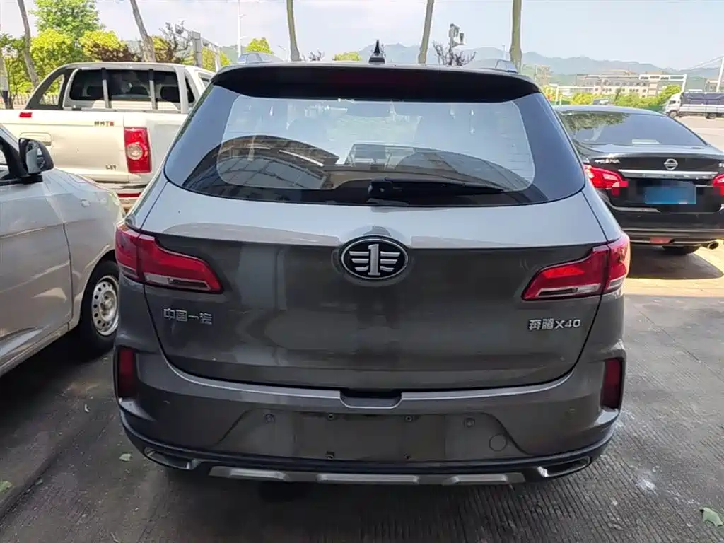 Besturn X40 1.6 L Auto Luxury