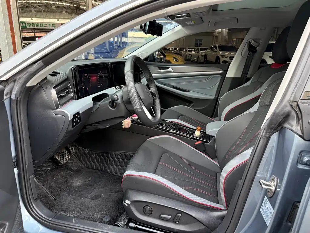 Lamando Lamando L 280 TSI DSG Spicy Cool