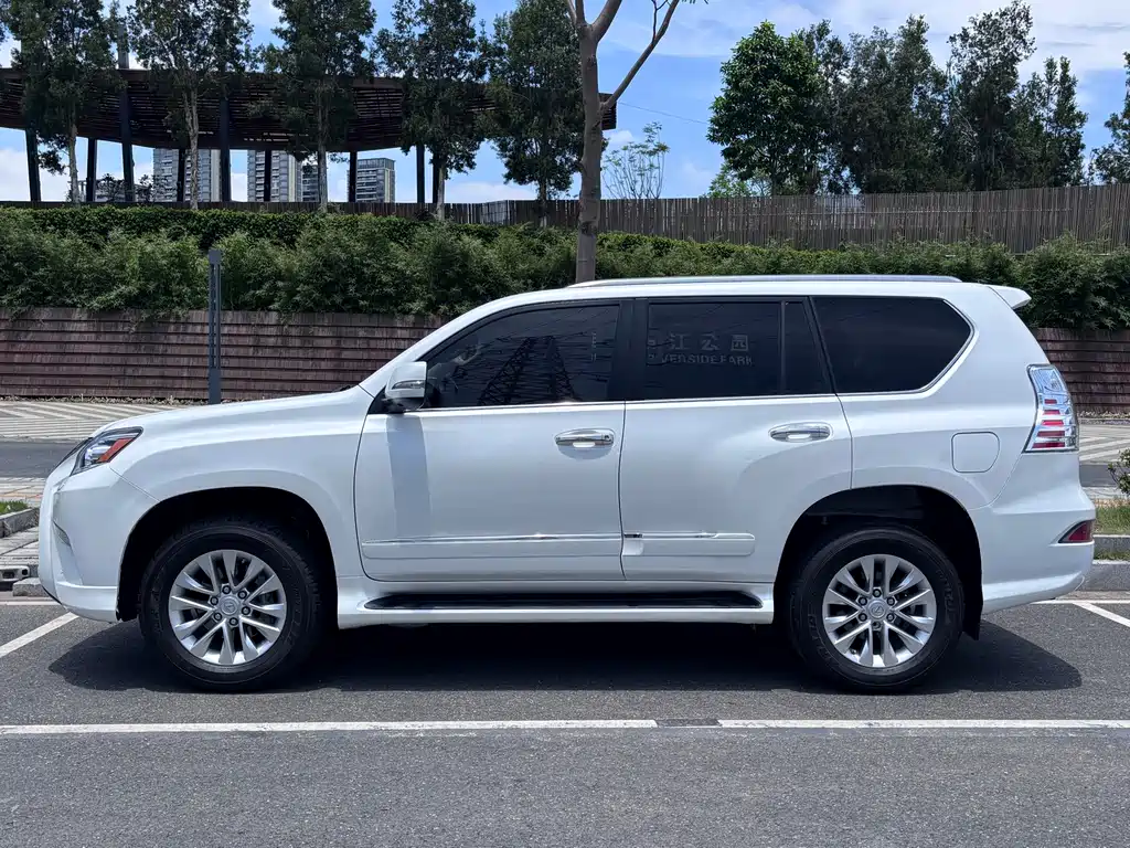 Lexus GX 400 Distinguished