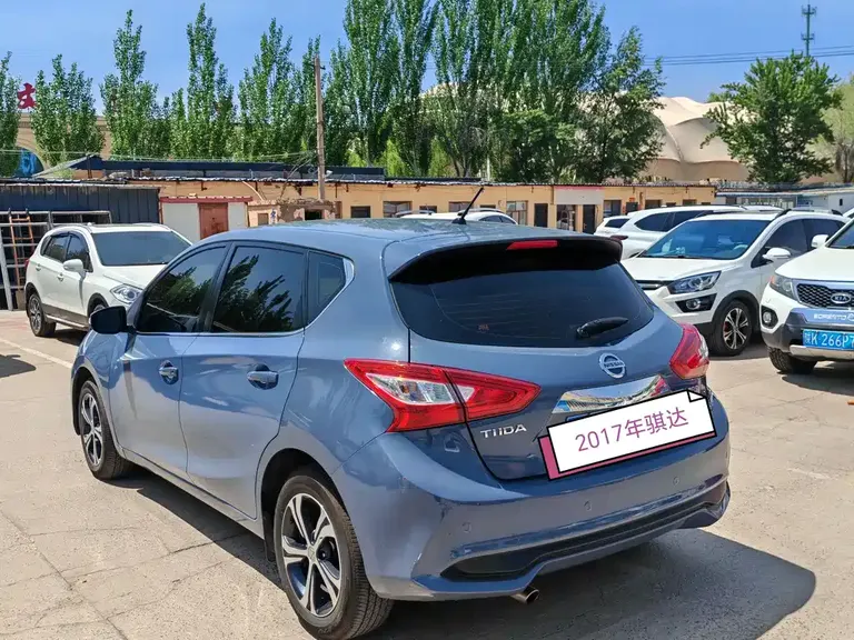 Nissan Tiida 1.6 L CVT Smart Travel