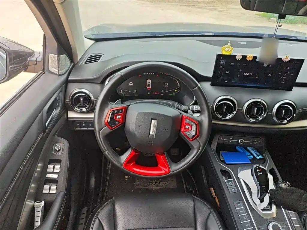 WEY VV6 2.0 T 2 WD Smart Guard +