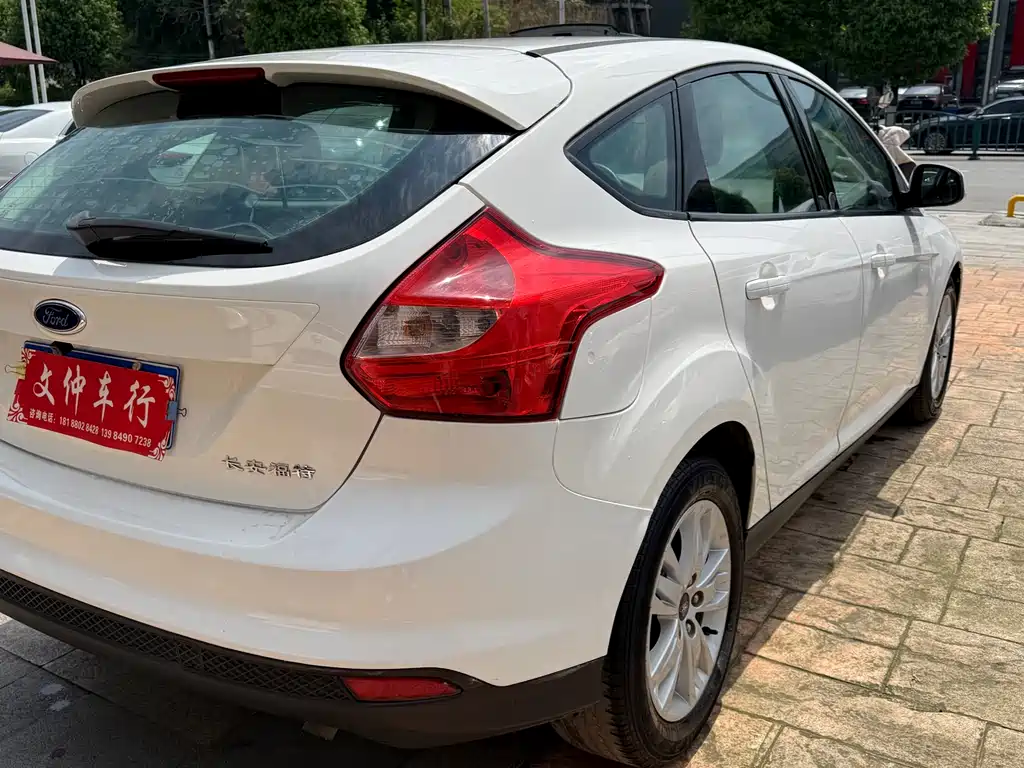 Focus Hatchback 1.6 L Auto Comfort