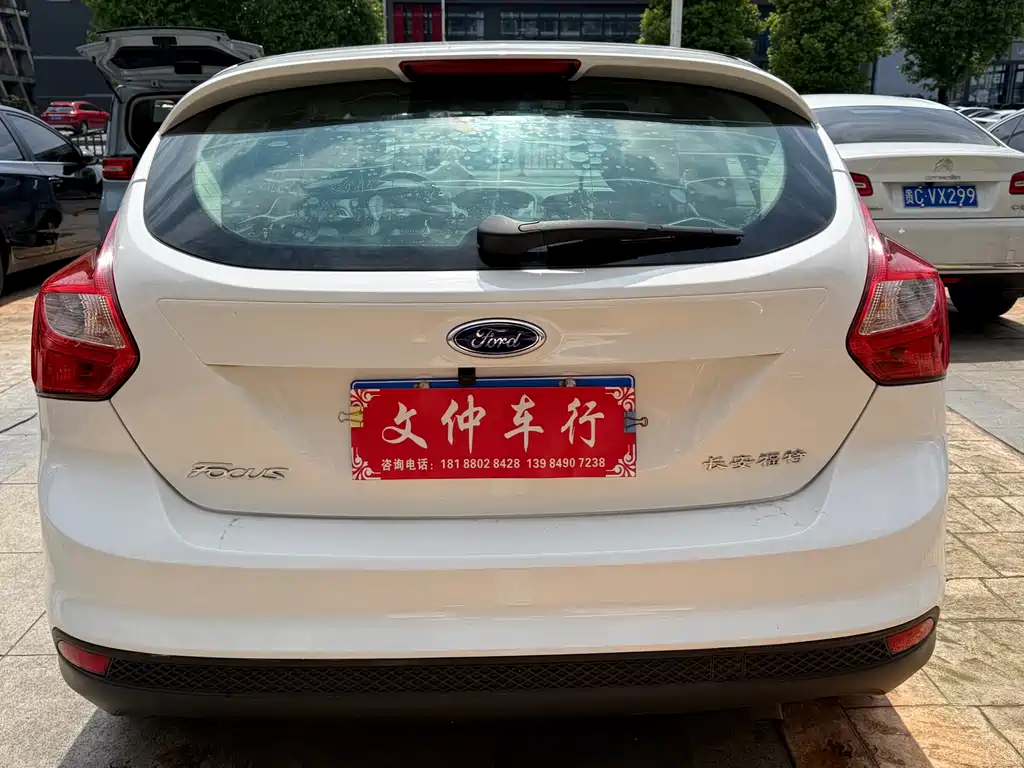 Focus Hatchback 1.6 L Auto Comfort