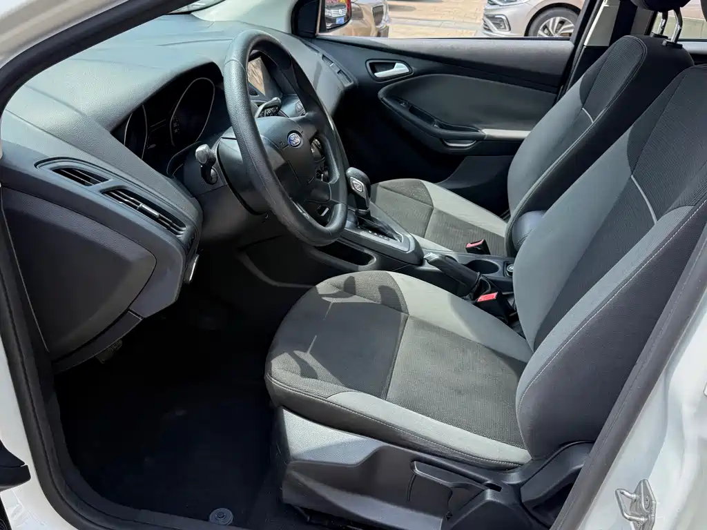 Focus Hatchback 1.6 L Auto Comfort