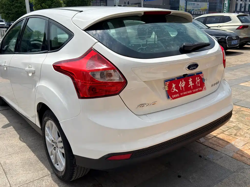 Focus Hatchback 1.6 L Auto Comfort