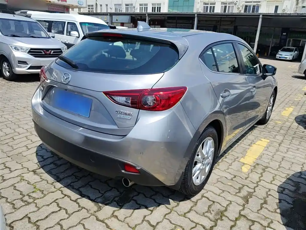 Mazda 3 Axela Hatchback 1.5 L Auto Luxury