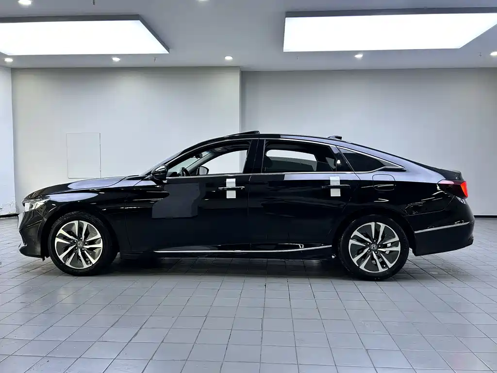 Accord Sharp· Hybrid 2.0 L Sharp Leading