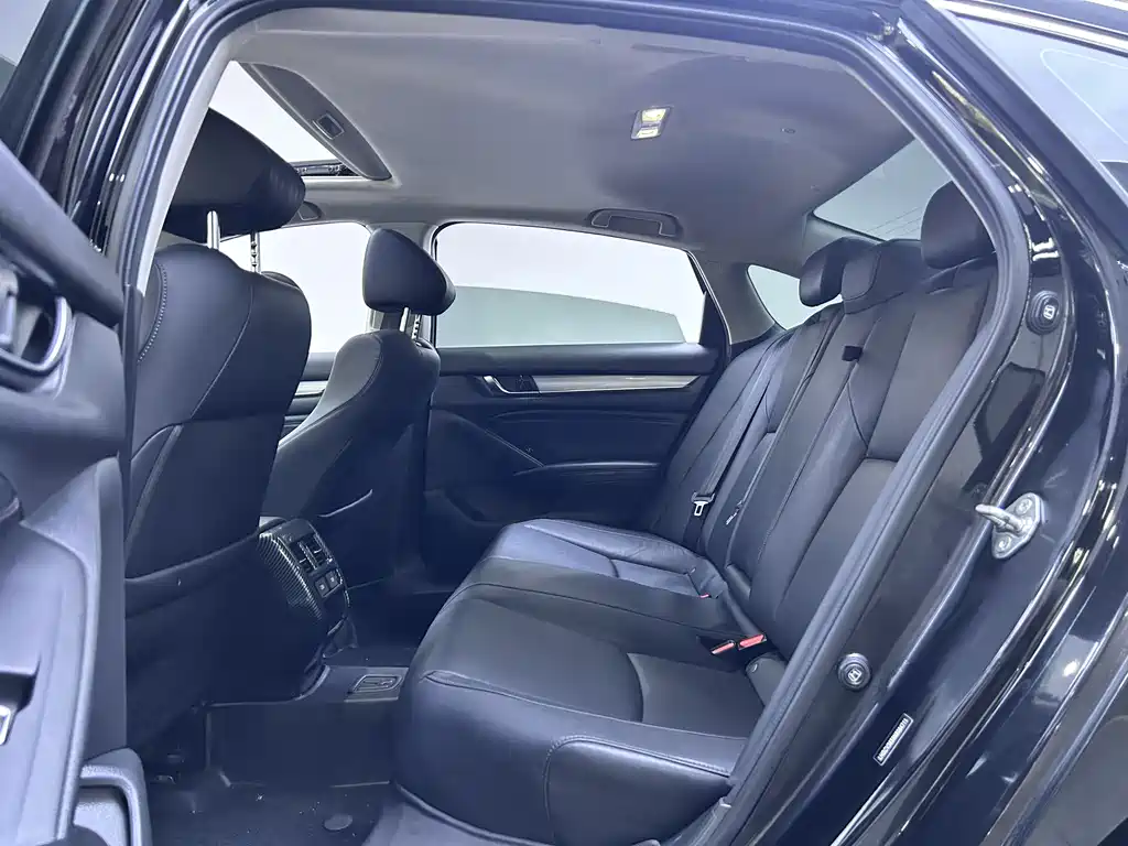 Accord Sharp· Hybrid 2.0 L Sharp Leading