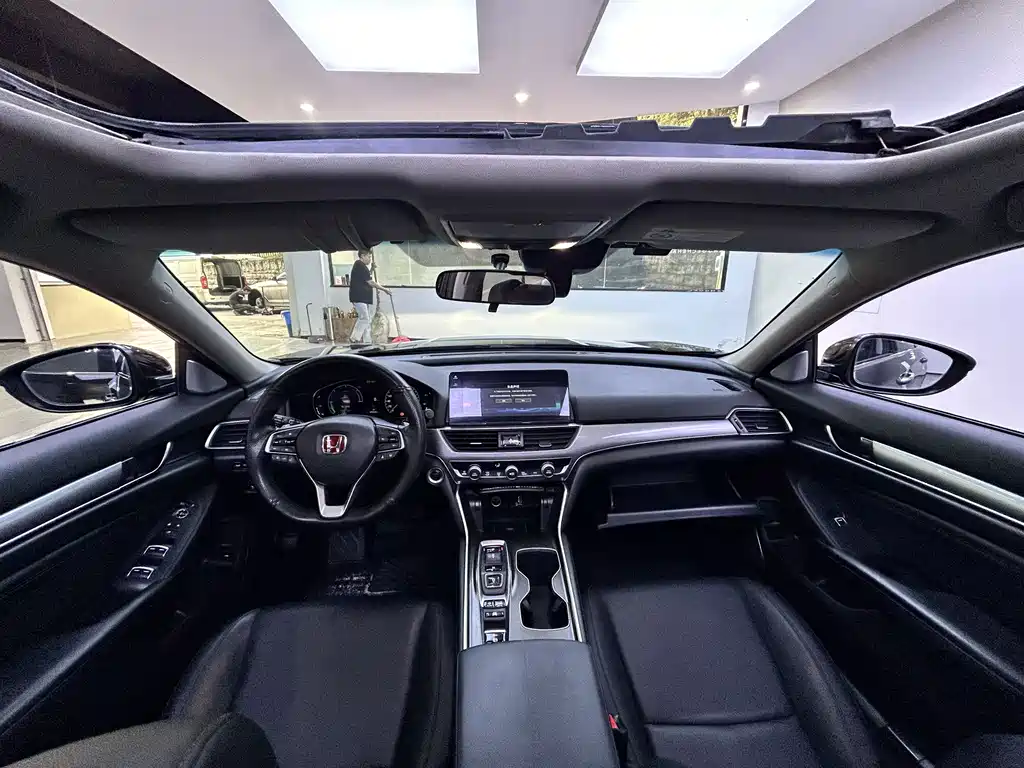 Accord Sharp· Hybrid 2.0 L Sharp Leading