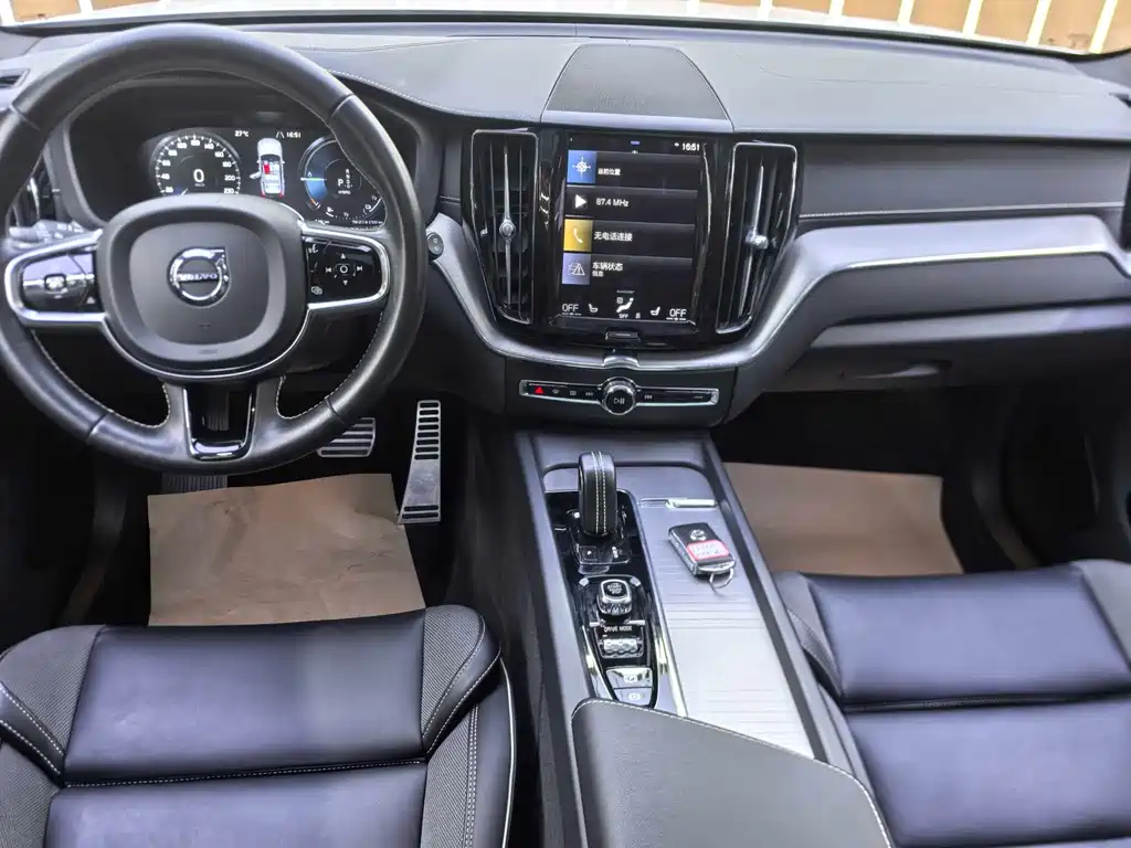 Volvo XC60 PHEV T8 E Drive Hybrid Smart Vision Sport