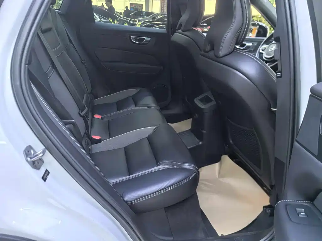 Volvo XC60 PHEV T8 E Drive Hybrid Smart Vision Sport