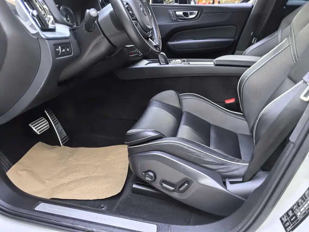 Volvo XC60 PHEV T8 E Drive Hybrid Smart Vision Sport