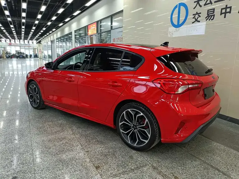Ford Focus Hatchback EcoBoost 180 Auto ST Line