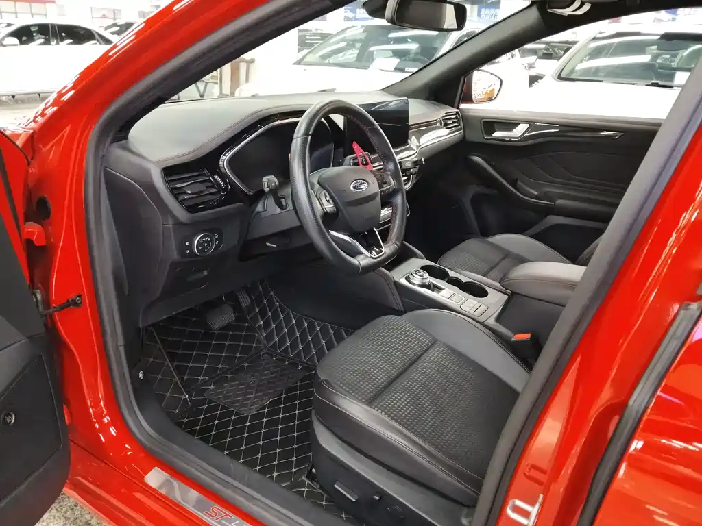 Focus Hatchback EcoBoost 180 Auto ST Line