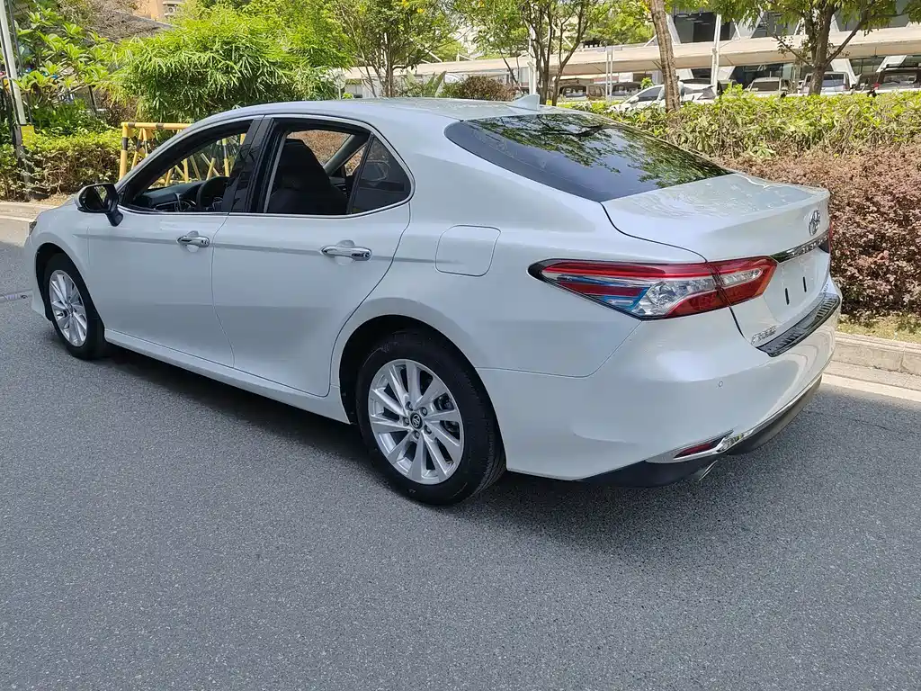 Camry 2.0 G Luxury