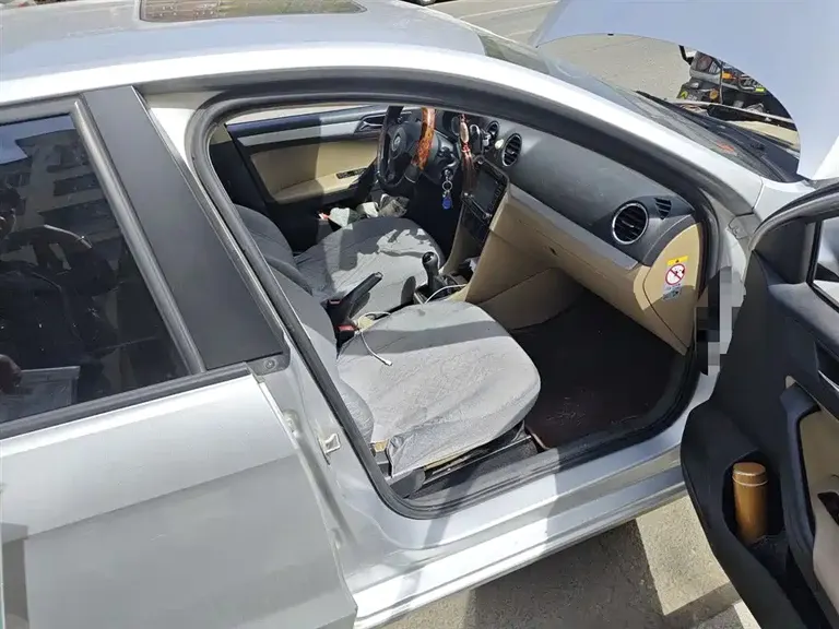 Volkswagen Jetta 1.6 L Manual Comfort
