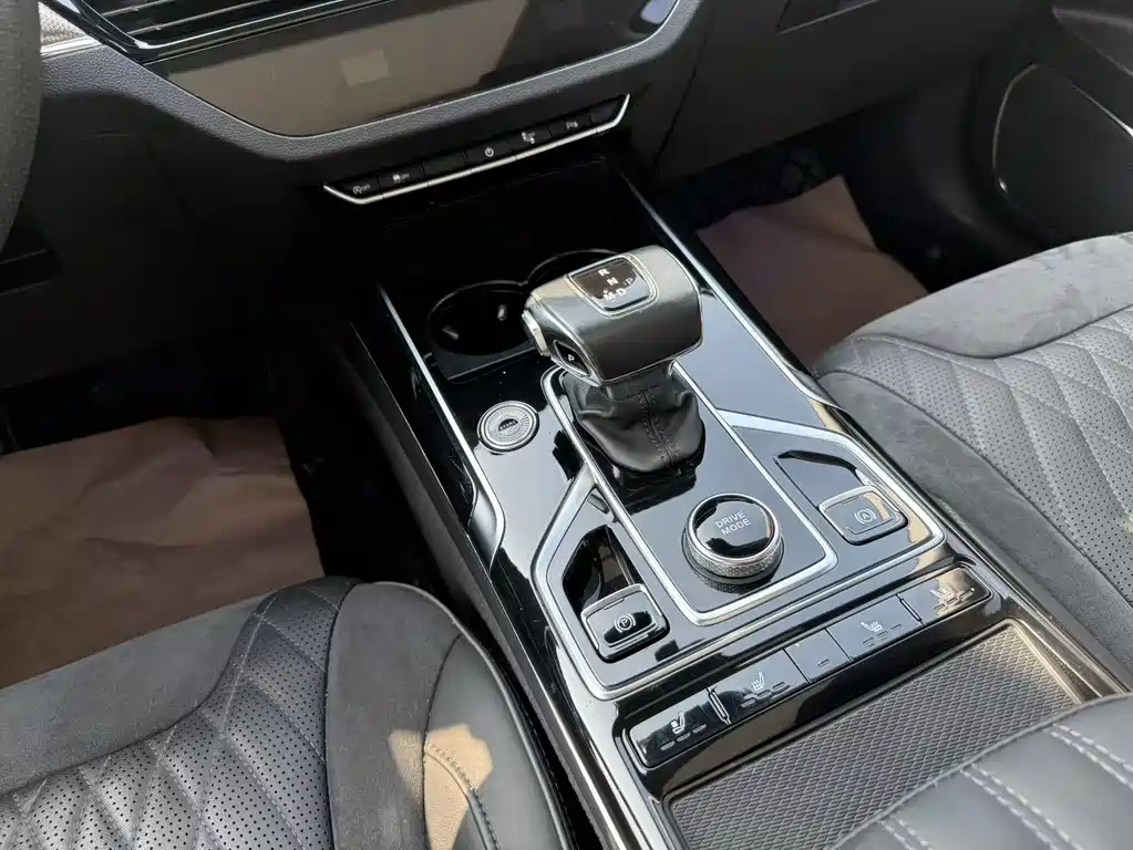 Hongqi HS5 2.0 T Connected Flagship Enjoyment