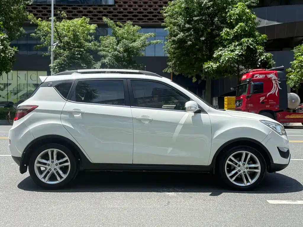 Changan CS35 1.6 L Auto Luxury CN-V