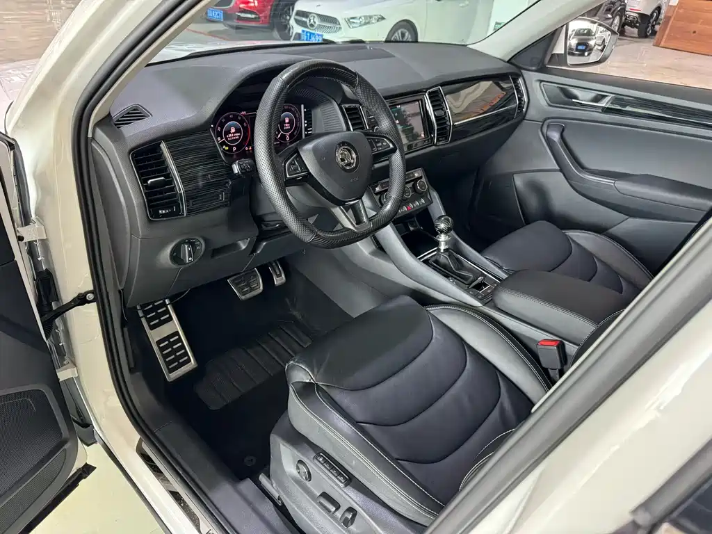 Kodiaq Facelift TSI330 5-seat 2 WD Luxury Enjoyment CN-V