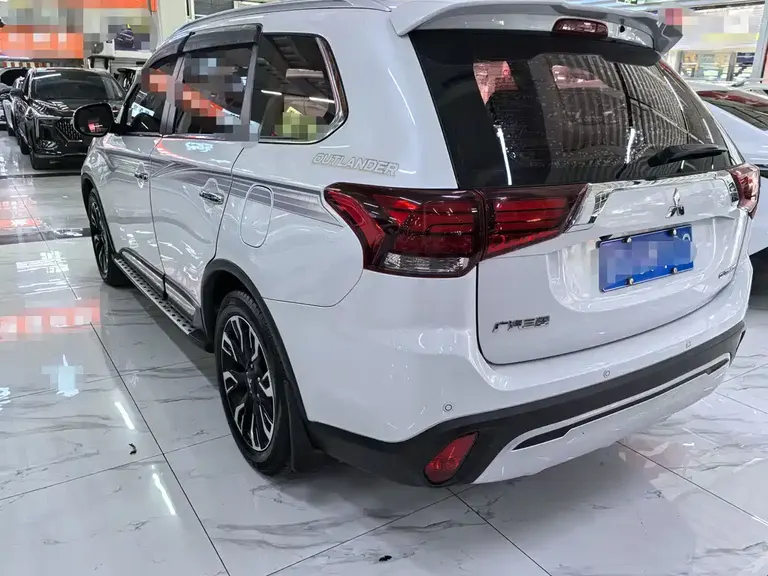 Mitsubishi Outlander 2.4 L 4 WD Enjoyment 5-seat CN-VI