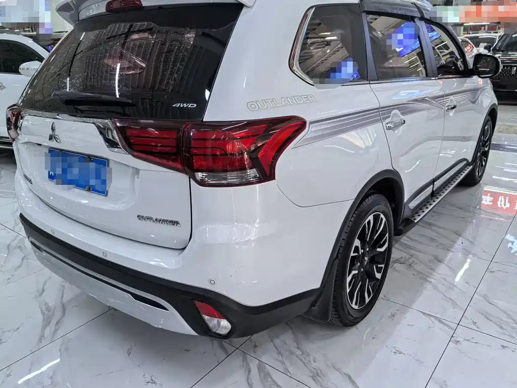 Outlander 2.4 L 4 WD Enjoyment 5-seat CN-VI