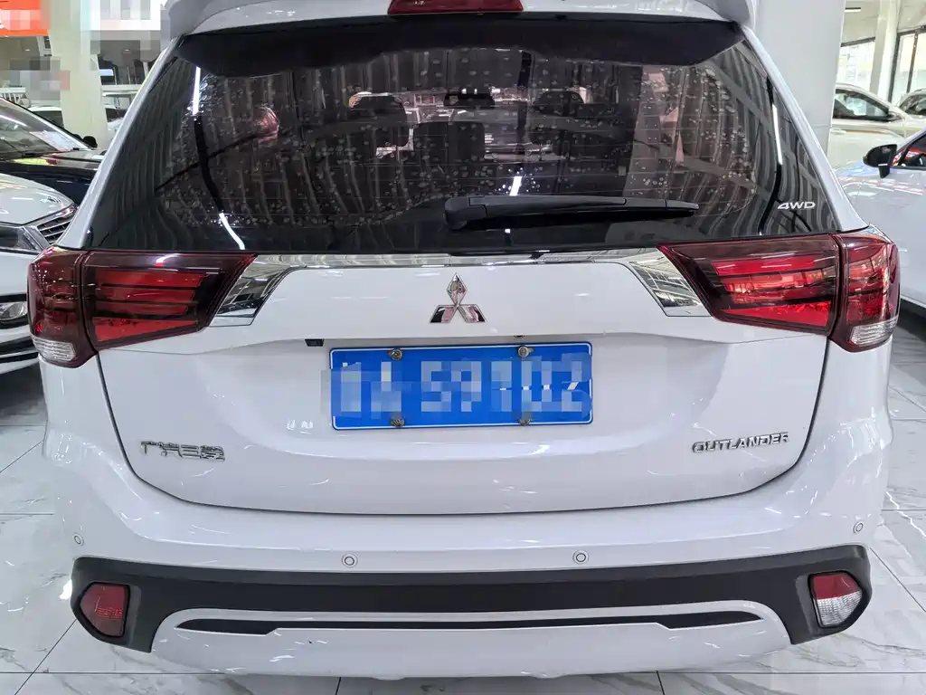 Outlander 2.4 L 4 WD Enjoyment 5-seat CN-VI