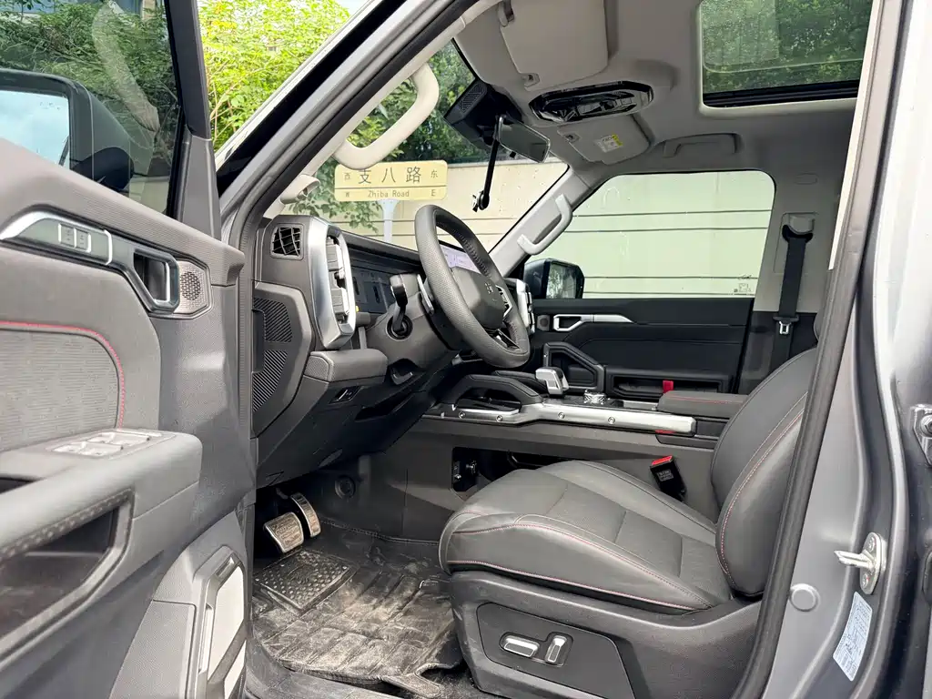 Jetour Traveller 2.0 T 4 WD Cross PRO Entertainment