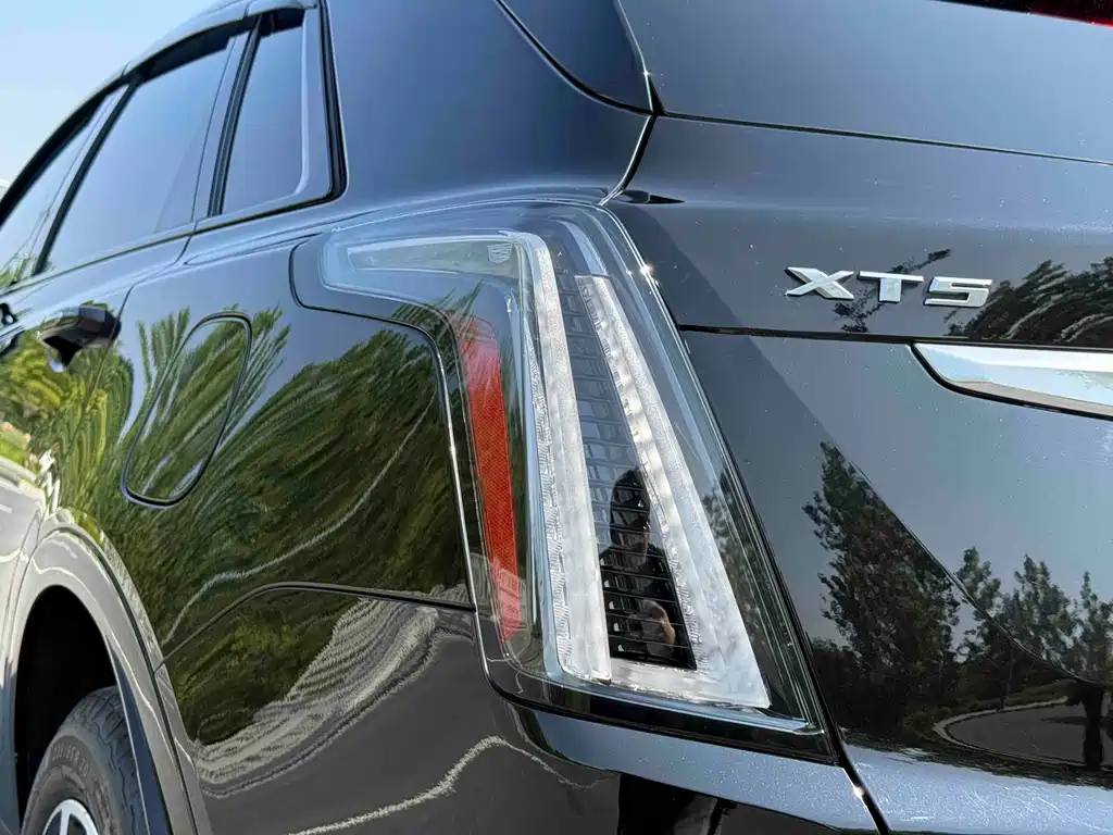 Cadillac XT5 2.0 T 4 WD Distinguished (Supreme Premium)