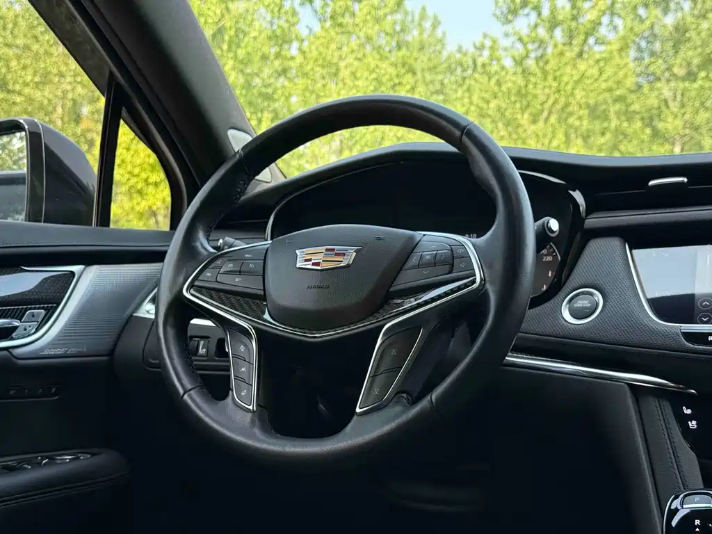 Cadillac XT5 2.0 T 4 WD Distinguished (Supreme Premium)