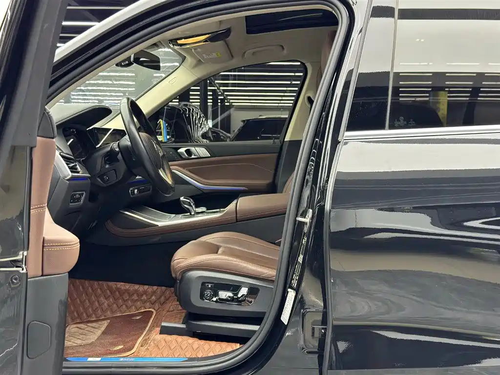 BMW X7 xDrive40 i Leading Luxury Package